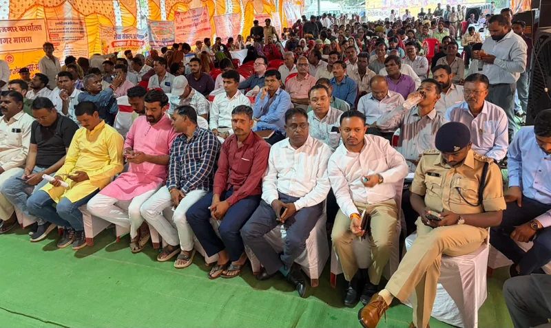 सेवा संकल्‍प अभियान मुख्‍यमंत्री डॉ.यादव स्‍वामित्‍व योजना के लाभार्थियों को पट्टे की जमीन की रजिस्‍ट्री…