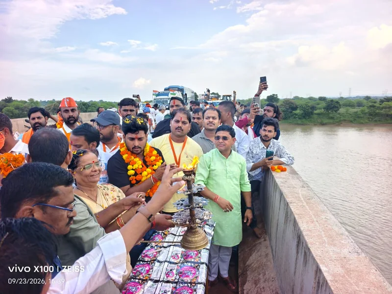 गैसाबाद में व्यारमा नदी पुल पर गंगा आरती के साथ सेवा संकल्प यात्रा का आगाज़ हटा विधायक श्रीमति खटीक ने की…
