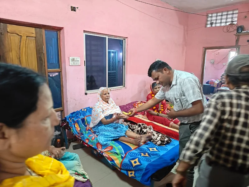 बिरसा के वृद्धाश्रम में बुजुर्गों का सम्मान कर मनाया सेवा मेरा योगदान दिवस